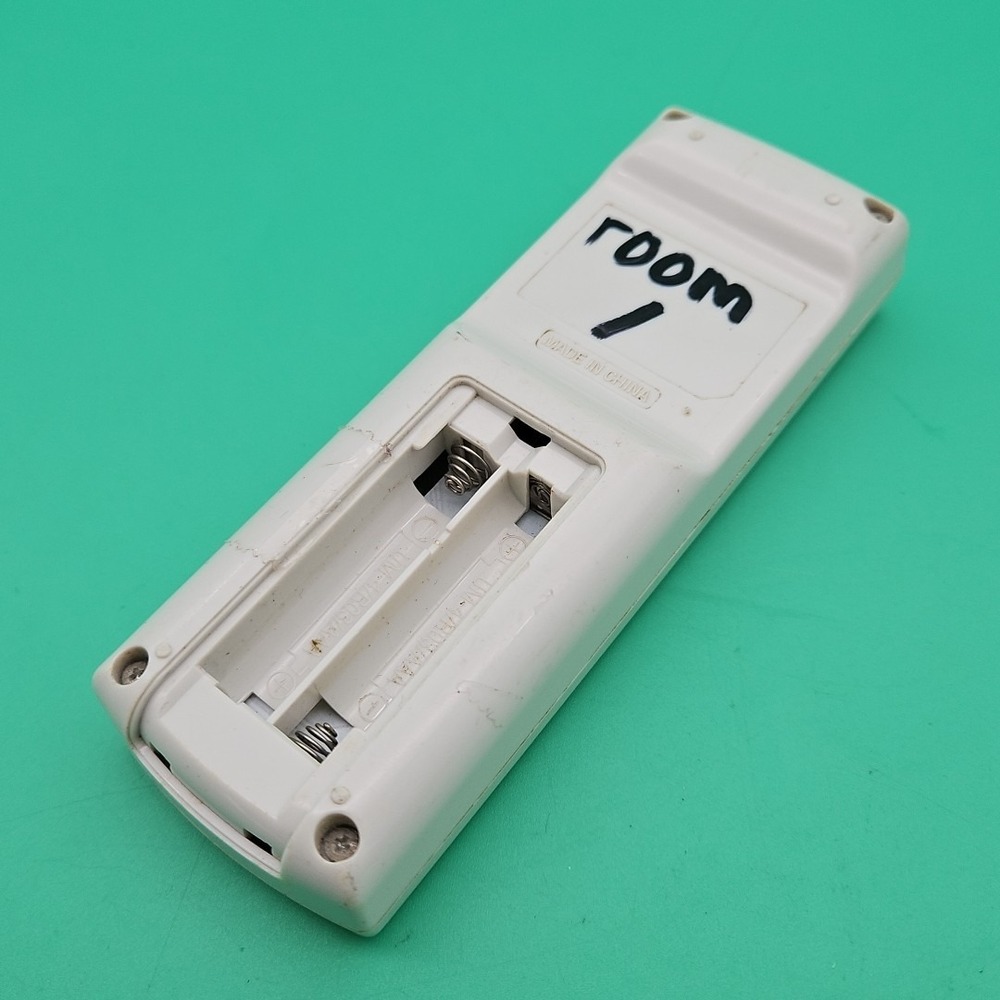 NEC RD-427E Remote Control Genuine OEM Tested Works Missing Battery Cover - Picture 4 of 4